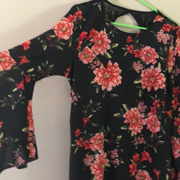 NWOT❤️ women’s black floral dress w/ keyhole back - Picture 2 of 4